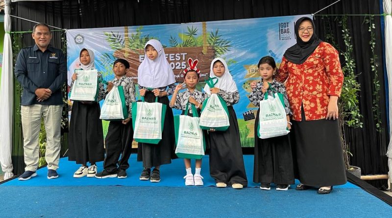 pentasharufan 138 paket ATK di SDN Karangmloko 1